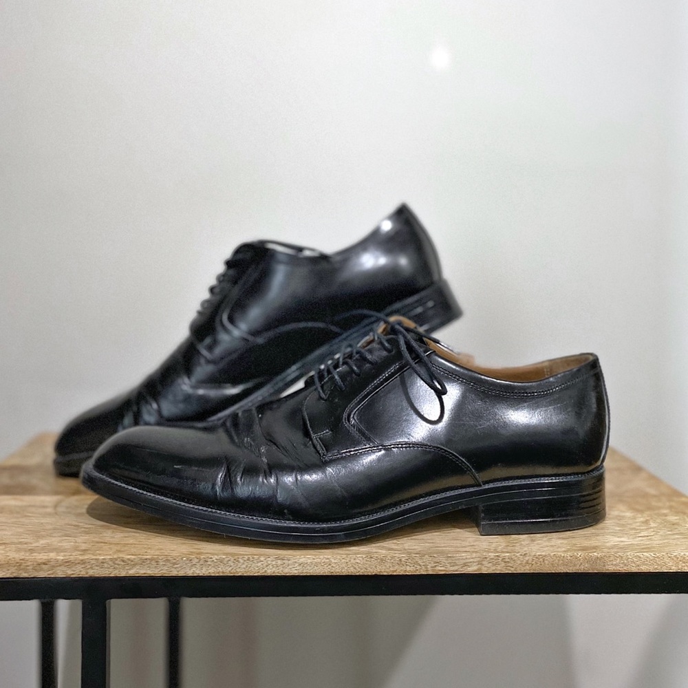 Black formal dress shoes